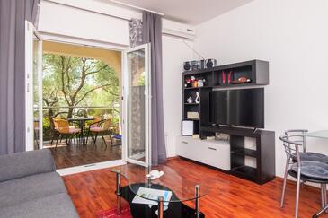 Punat, Camera de zi în unitate de cazare tip apartment, aer condiționat disponibil, animale de companie sunt acceptate şi WiFi.