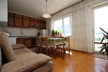 Punat, Camera di soggiorno nell'alloggi del tipo apartment, condizionatore disponibile e WiFi.