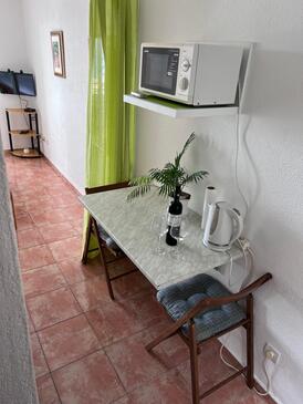 Drašnice, Dining room in the studio-apartment, WiFi.