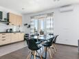Duće, Столовая в размещении типа apartment, доступный кондиционер и WiFi.