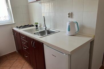 Novigrad, Kitchen in the studio-apartment, (pet friendly) and WiFi.