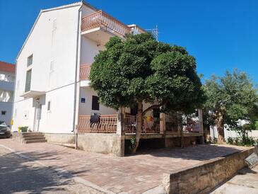 Orebić, Pelješac, Overnatting 24881 - Leiligheter med en rullesteinstrand.