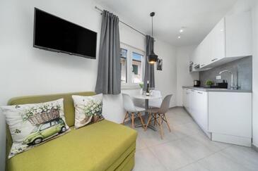 Drašnice, Sala da pranzo nell'alloggi del tipo studio-apartment, WiFi.