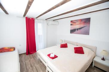 Apartmaji z bazenom za družine z otroci Lukovo Šugarje, Karlobag - 24896