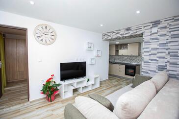 Apartamenty z basenem dla rodzin z dziećmi Lukovo Šugarje, Karlobag - 24896