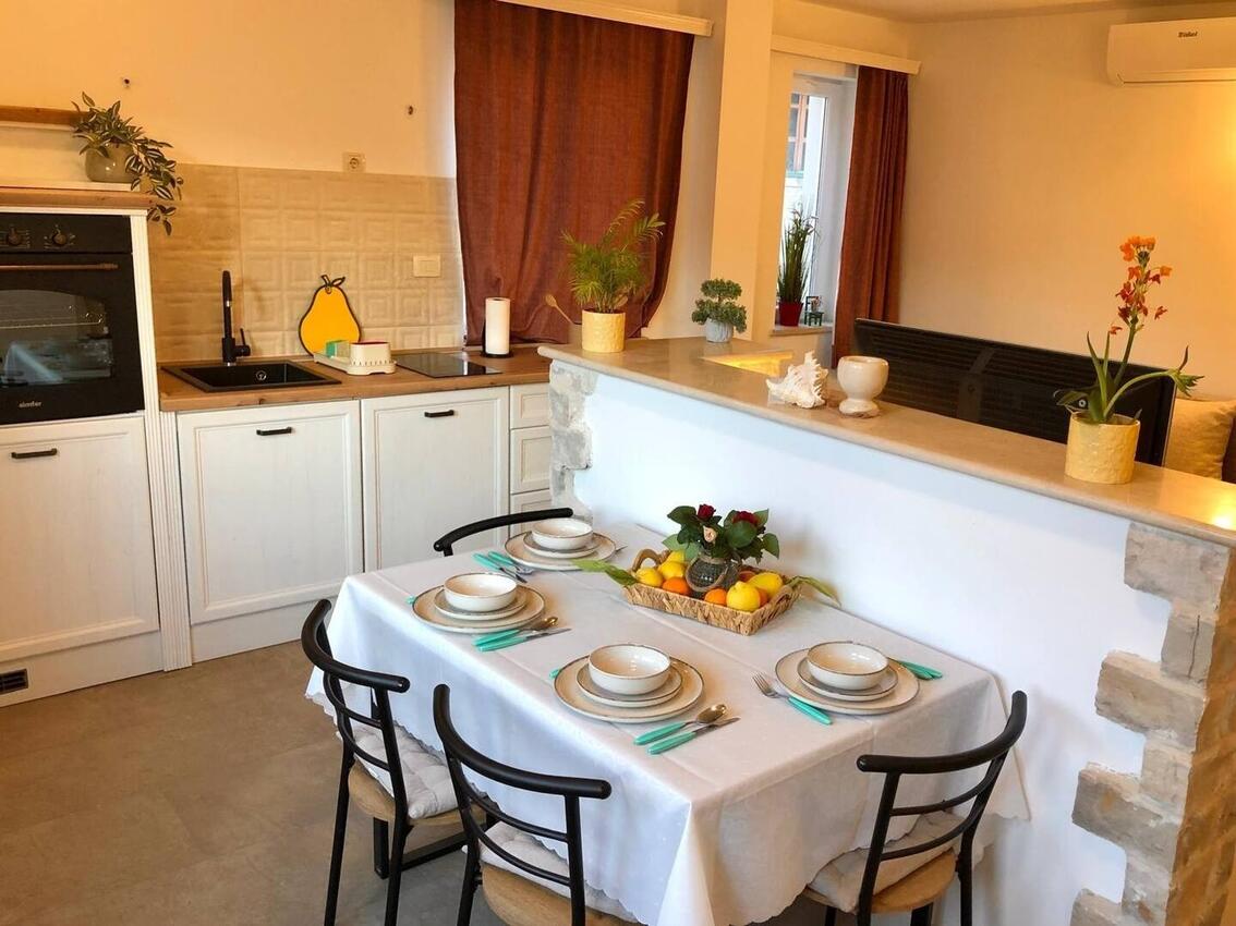 Apartments by the sea Postira, Brač - 24897