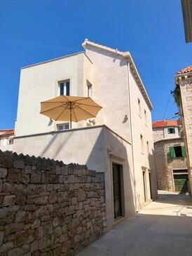 Postira, Brač, Overnatting 24897 - Leiligheter blizu mora med en rullesteinstrand.