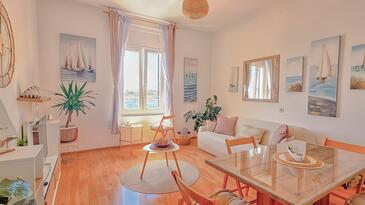 Apartments with parking space Omiš - 24904