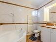 Postira, Ванная комната 1 в размещении типа apartment, Домашние животные допускаются и WiFi.