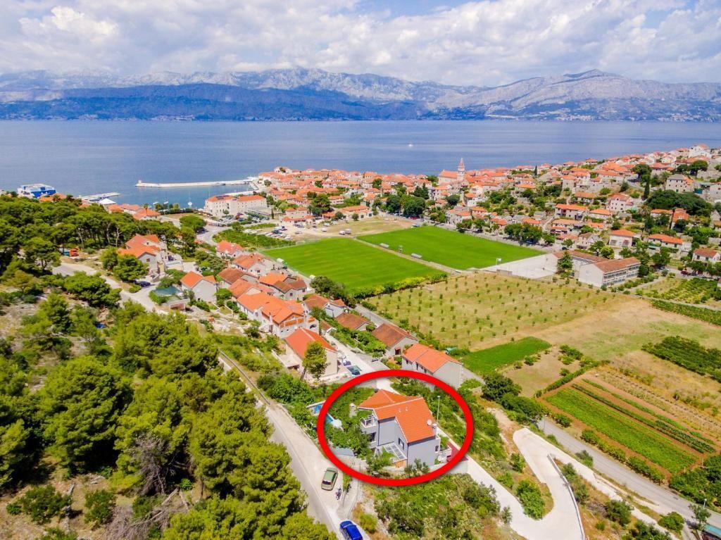 Apartments with parking space Postira, Brač - 24905