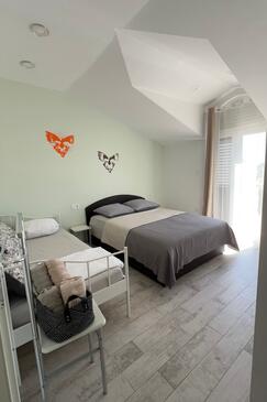 Апартаменты для семей с детьми Водице - Vodice - 24913