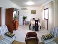 Kaštel Štafilić, Spisestue i overnattingstype apartment, WiFi.