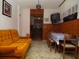 Valbandon, Obývacia izba v ubytovacej jednotke apartment, klimatizácia k dispozícii a WiFi.