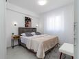Trogir, Dormitorio 1 en alojamiento de tipo apartment, aire acondicionado disponible y WiFi.