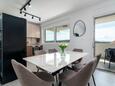 Trogir, Comedor en alojamiento de tipo apartment, WiFi.