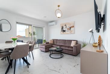 Trogir, Sala de estar en alojamiento de tipo apartment, aire acondicionado disponible y WiFi.