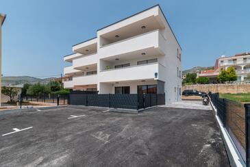 Object Trogir, Trogir, Object 24927 - Appartementen met een kiezelstrand.