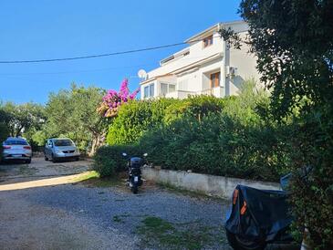 Barbat, Rab, Objekt 24932 - Apartmaji v bližini morja s prodnato plažo.