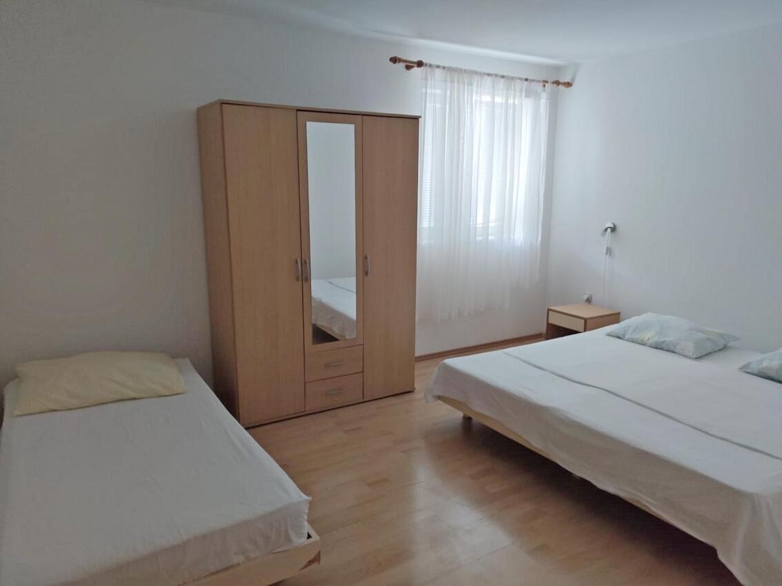 Ferienwohnungen mit Parkplatz Grebastica, Sibenik - 24934