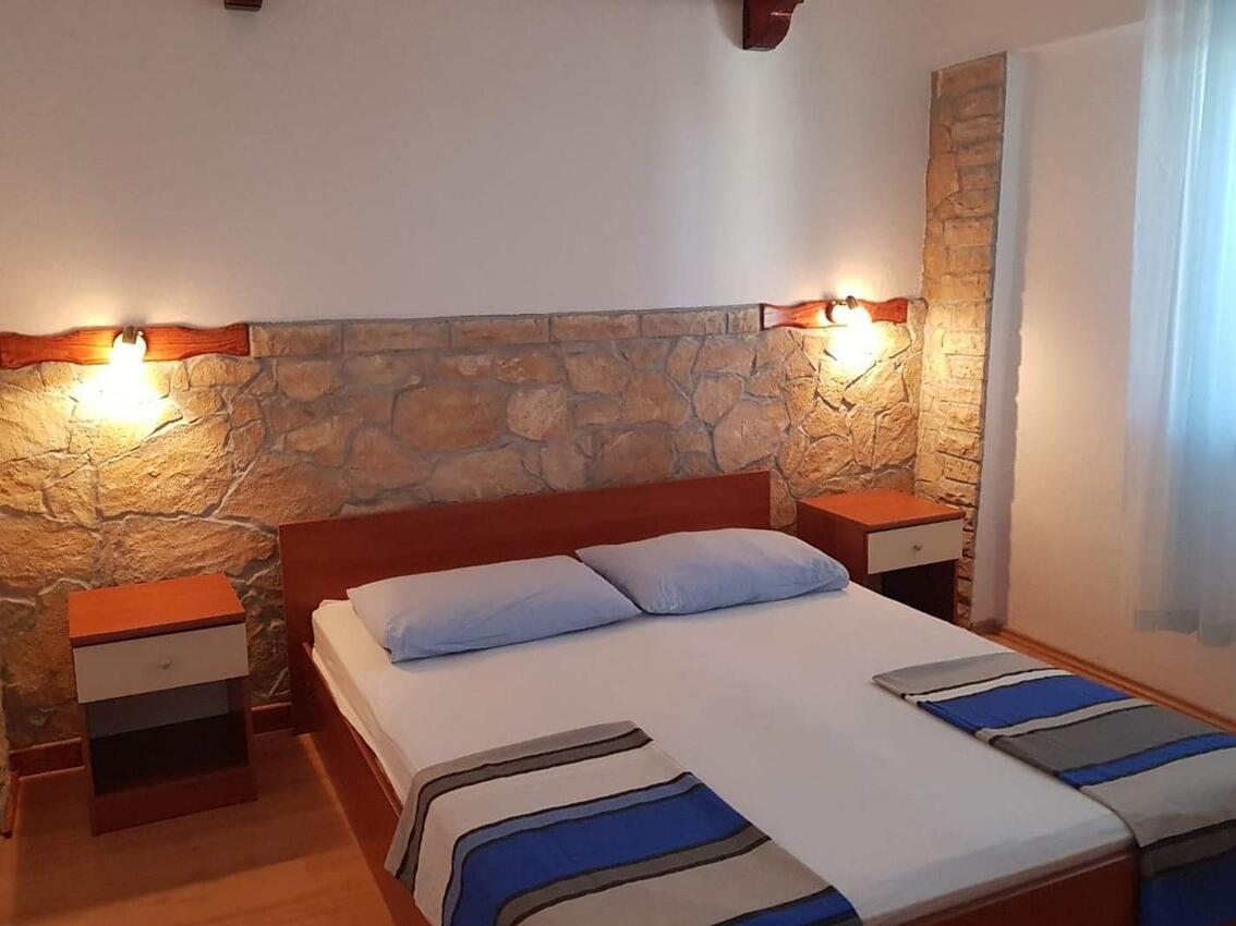 Apartamentos con parking Grebastica, Sibenik - 24934
