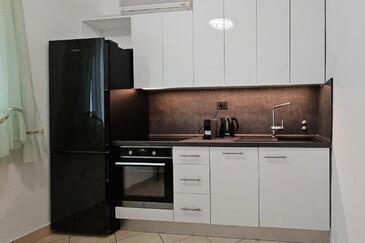 Vodice, Kitchen in the apartment, air condition available and WiFi.