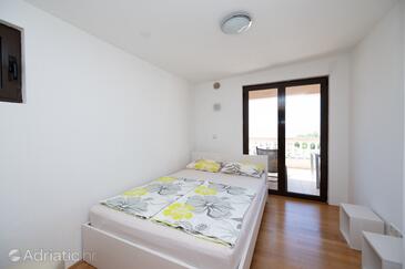 Ferienwohnungen mit Parkplatz Cesarica, Karlobag - 24941