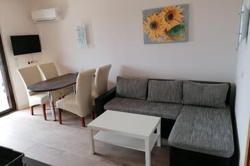 Appartamenti con parcheggio Cesarizza - Cesarica, Karlobag - 24941