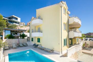 Seget Vranjica, Trogir, Szálláshely 24946 - Apartmanok kavicsos stranddal.
