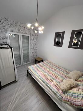 Apartamentos con piscina adecuados para familias con niños Povljana (Pag) - 24948