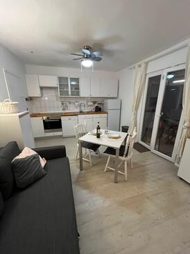 Apartmány s bazénom pre rodiny Povljana, Pag - 24948