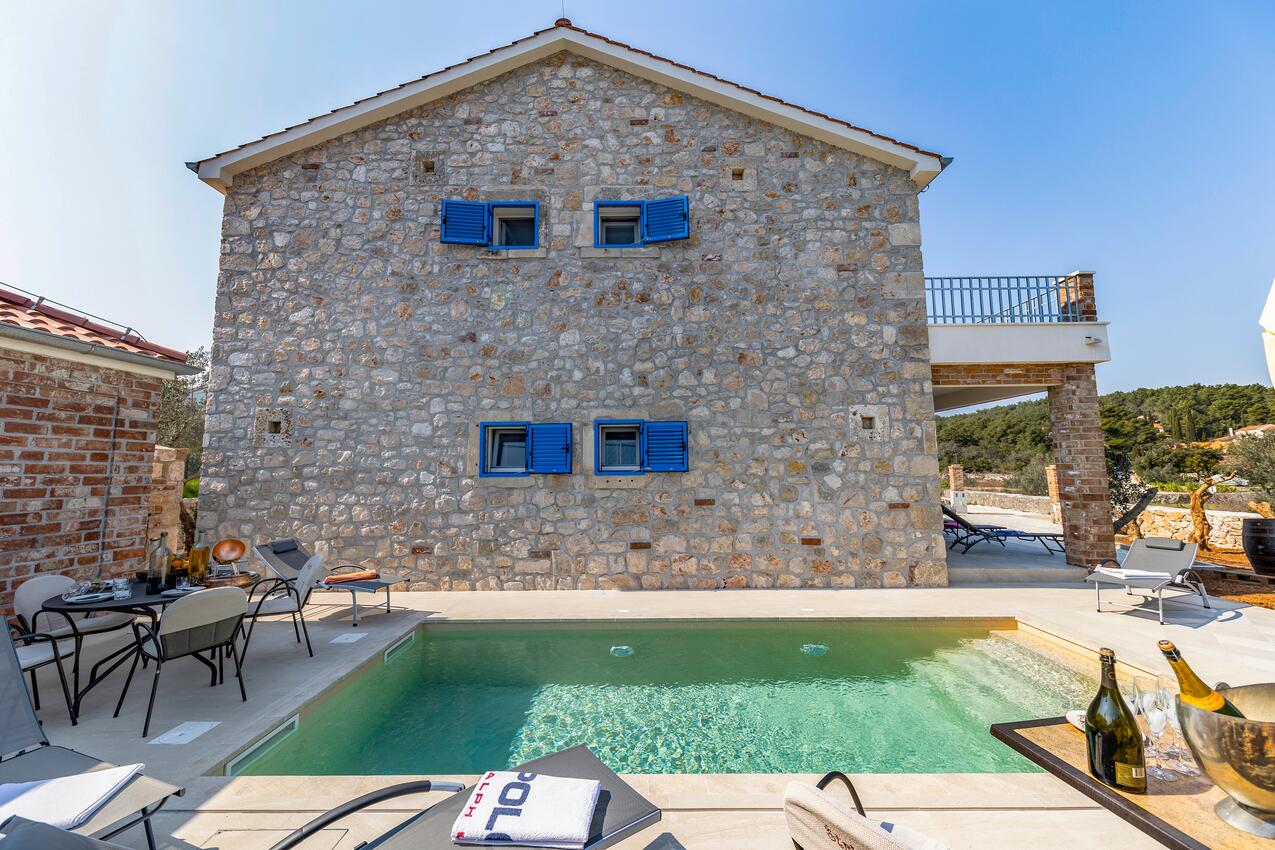 Familjehus med pool vid havet Zdrelac, Pasman - 24952