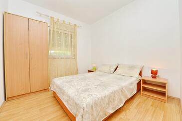 Apartmani uz more Vir - 24953