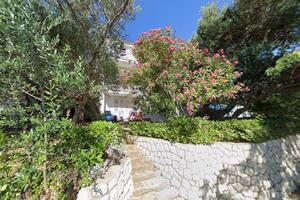 Апартаменты и комнаты с парковкой Баньол - Banjol, Раб - Rab - 24964