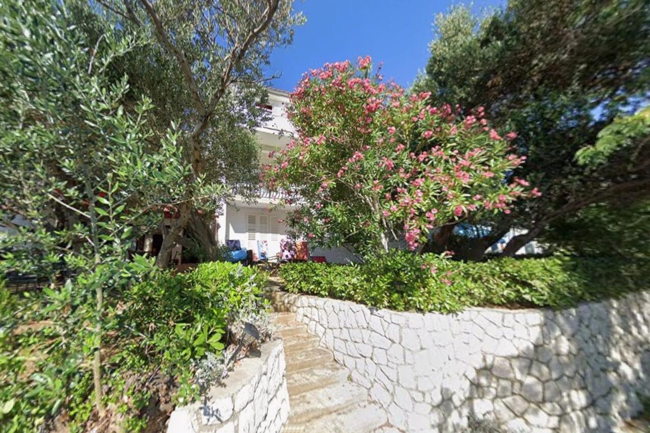 Ferienwohnungen und Zimmer mit Parklplatz Banjol, Rab - 24964