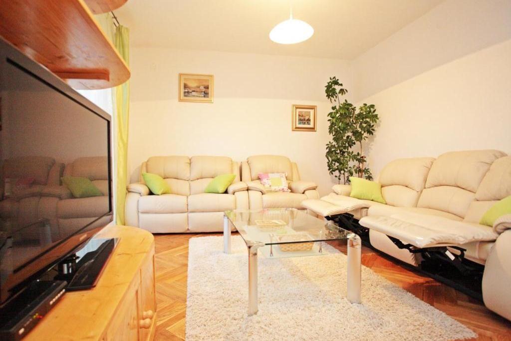 Lägenheter med parkering Vrboska, Hvar - 24967