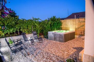 Accommodation Croatia - apartments, houses and rooms Apartments with parking space Vrboska, Hvar - 24967 Adriatic.hr