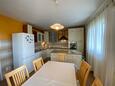 Mali Lošinj, Kuchyňa v ubytovacej jednotke apartment, domáci miláčikovia povolení a WiFi.