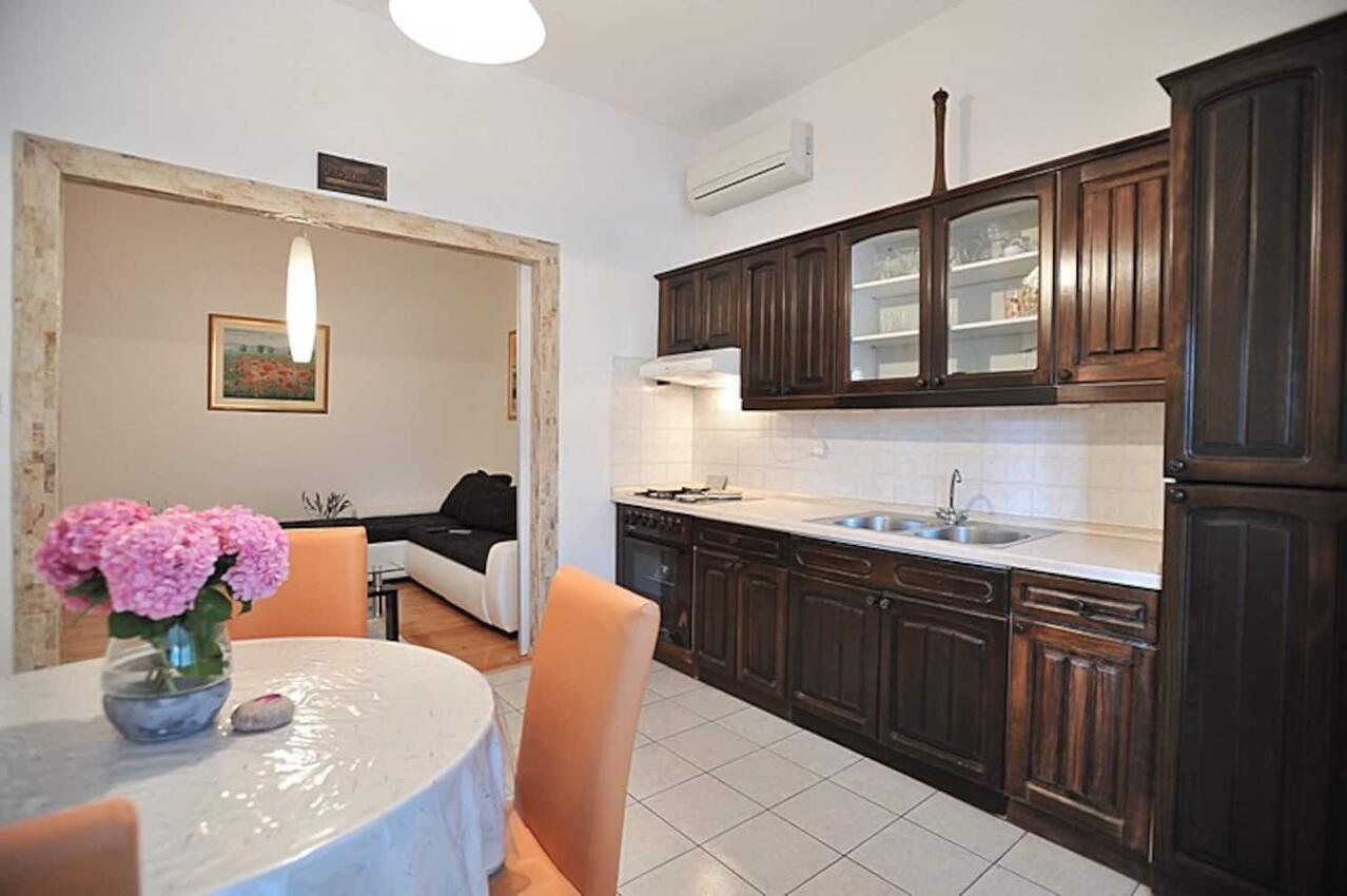 Leiligheter ved sjøen Poljana, Ugljan - 24970