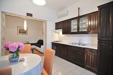 Apartmanok a tenger mellett Poljana, Ugljan - 24970