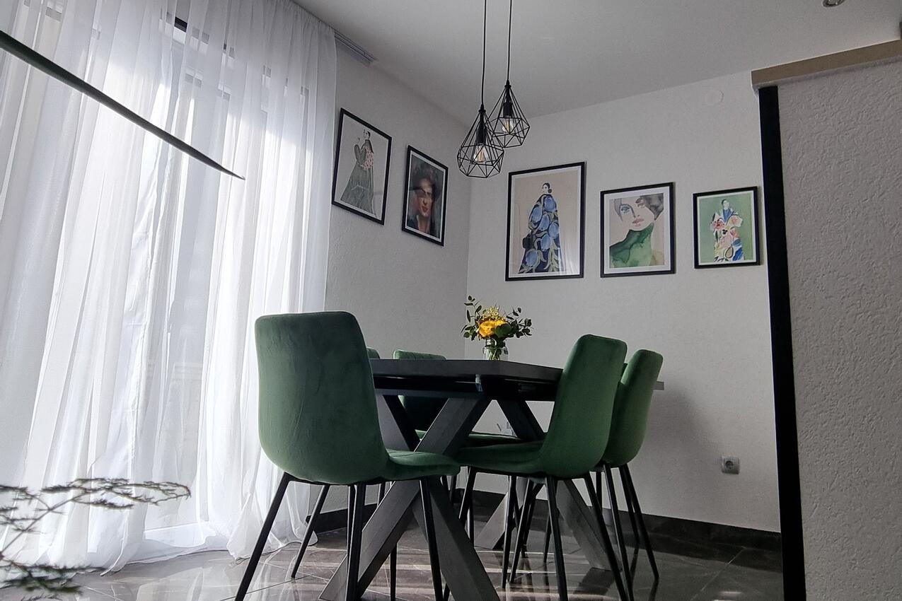 Apartments with parking space Duće, Omiš - 24975