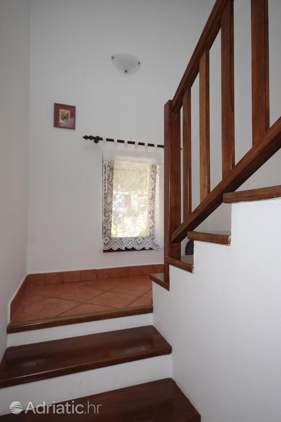 A-2498-a - Alloggi privati - Appartamenti e camere con parcheggio Cunski, Lussino - Lošinj