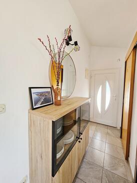 Apartment with terrace Nin, North Dalmatia