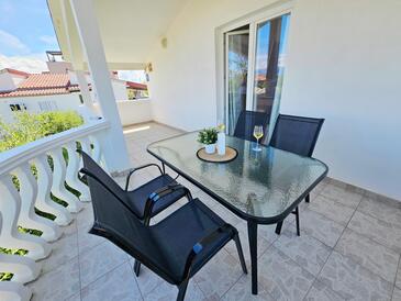 Apartment with terrace Nin, North Dalmatia