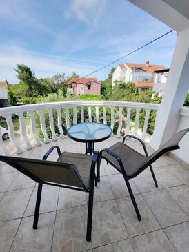 Apartment with terrace Nin, North Dalmatia