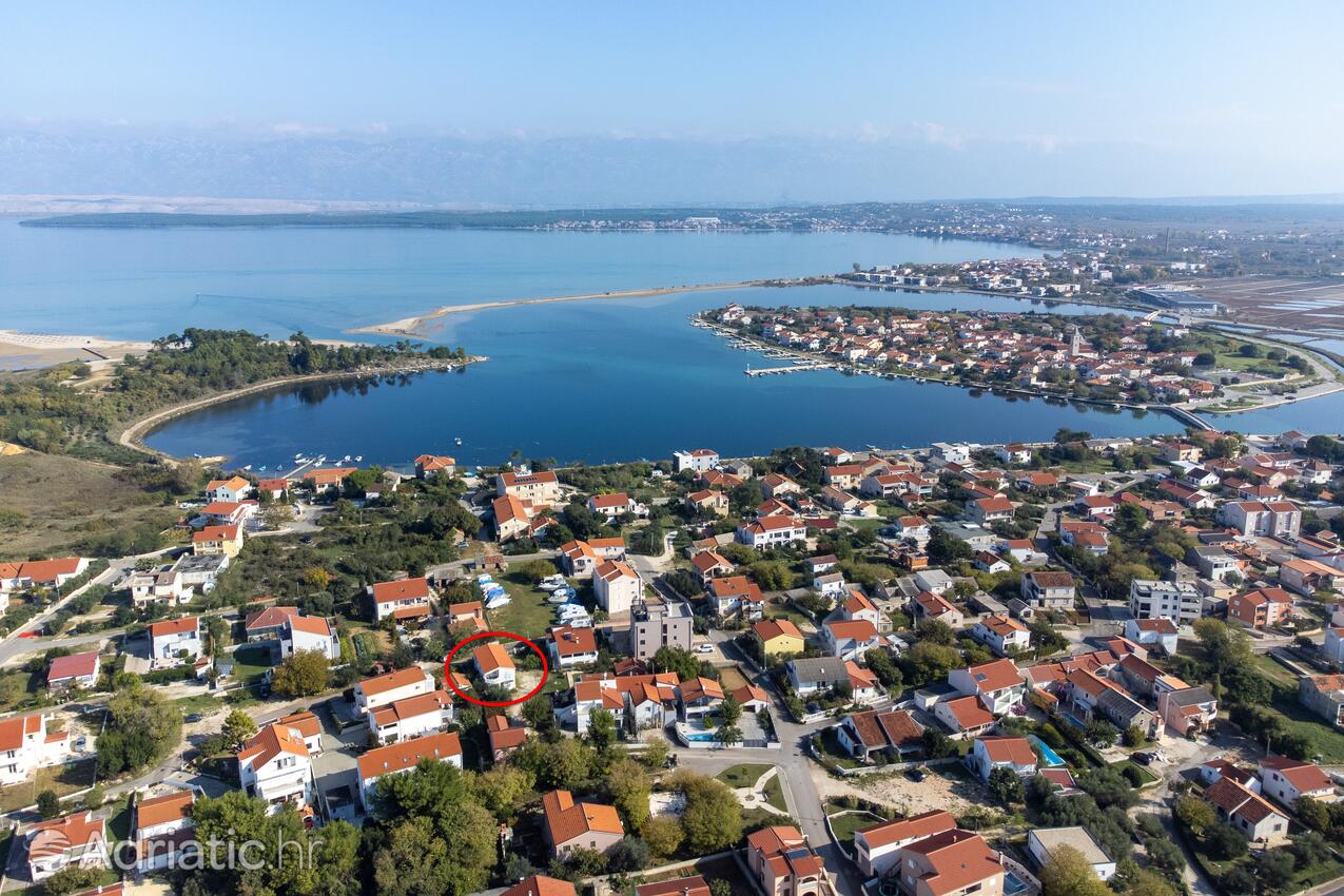 Lägenheter med parkering Nin, Zadar - 24984