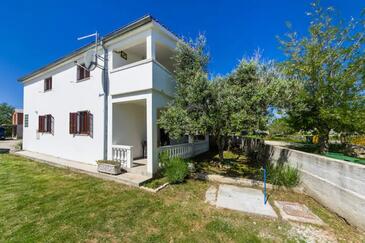 Apartment with terrace Nin, North Dalmatia