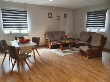 Lejligheder med pool Otocac, Velebit - 24987