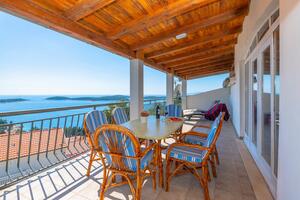 Leiligheter med parkering Hvar - 24988