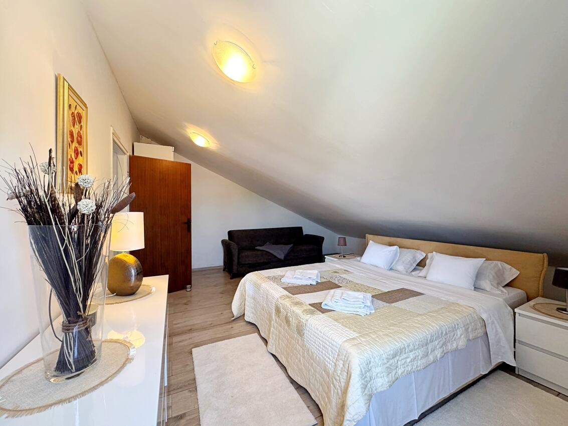 Apartments with parking space Šilo, Krk - 24997