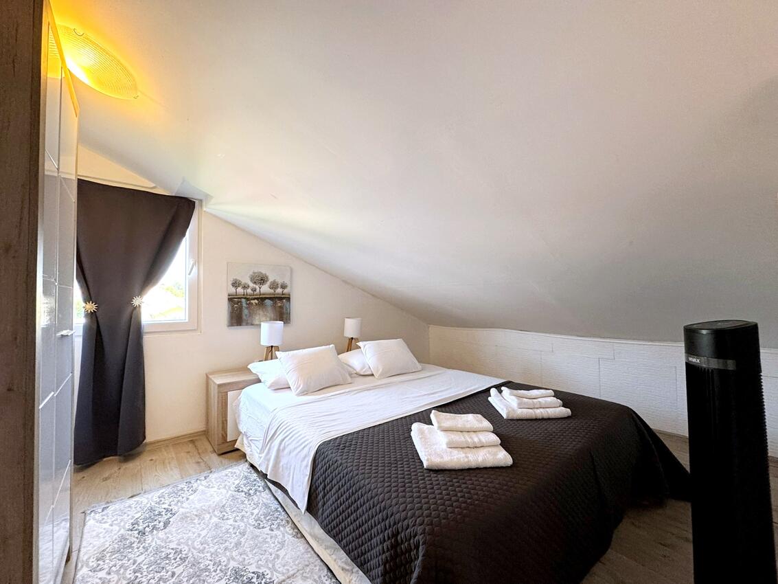 Apartments with parking space Šilo, Krk - 24997